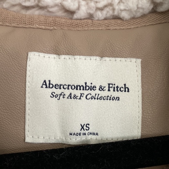 Abercrombie Sherpa Vest - Picture 2 of 3